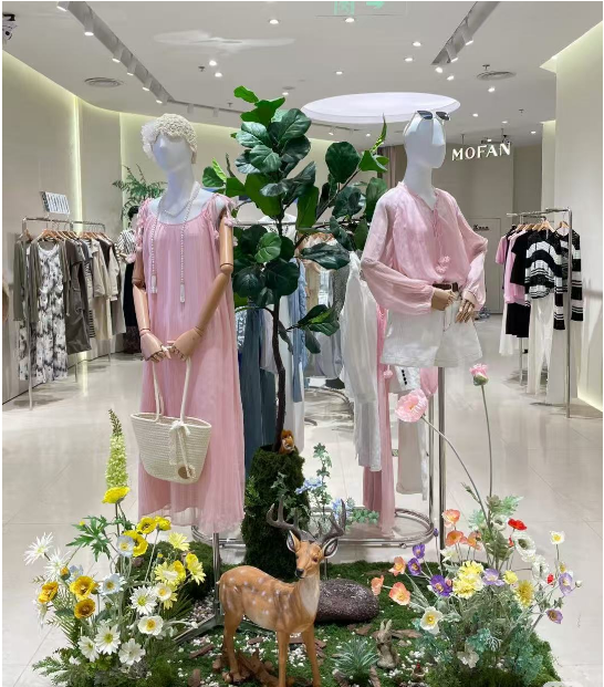 Complete Guide to Clothing Store Prop Design: Creating Exceptional Retail Experiences (باللغة الإنجليزية)