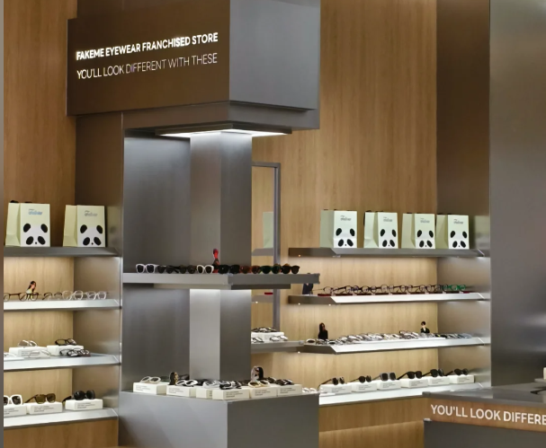 Eyewear Display Cabinets: Maximizing Small Spaces Without Compromising Style (باللغة الإنجليزية)