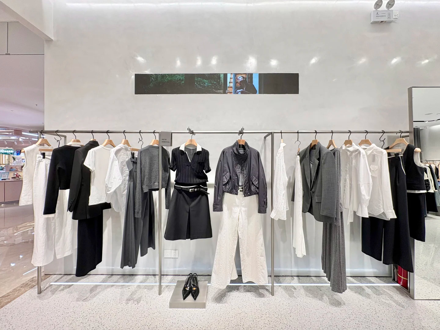 Omnichannel Retail Display Solutions That Bridge Physical and Digital (باللغة الإنجليزية)