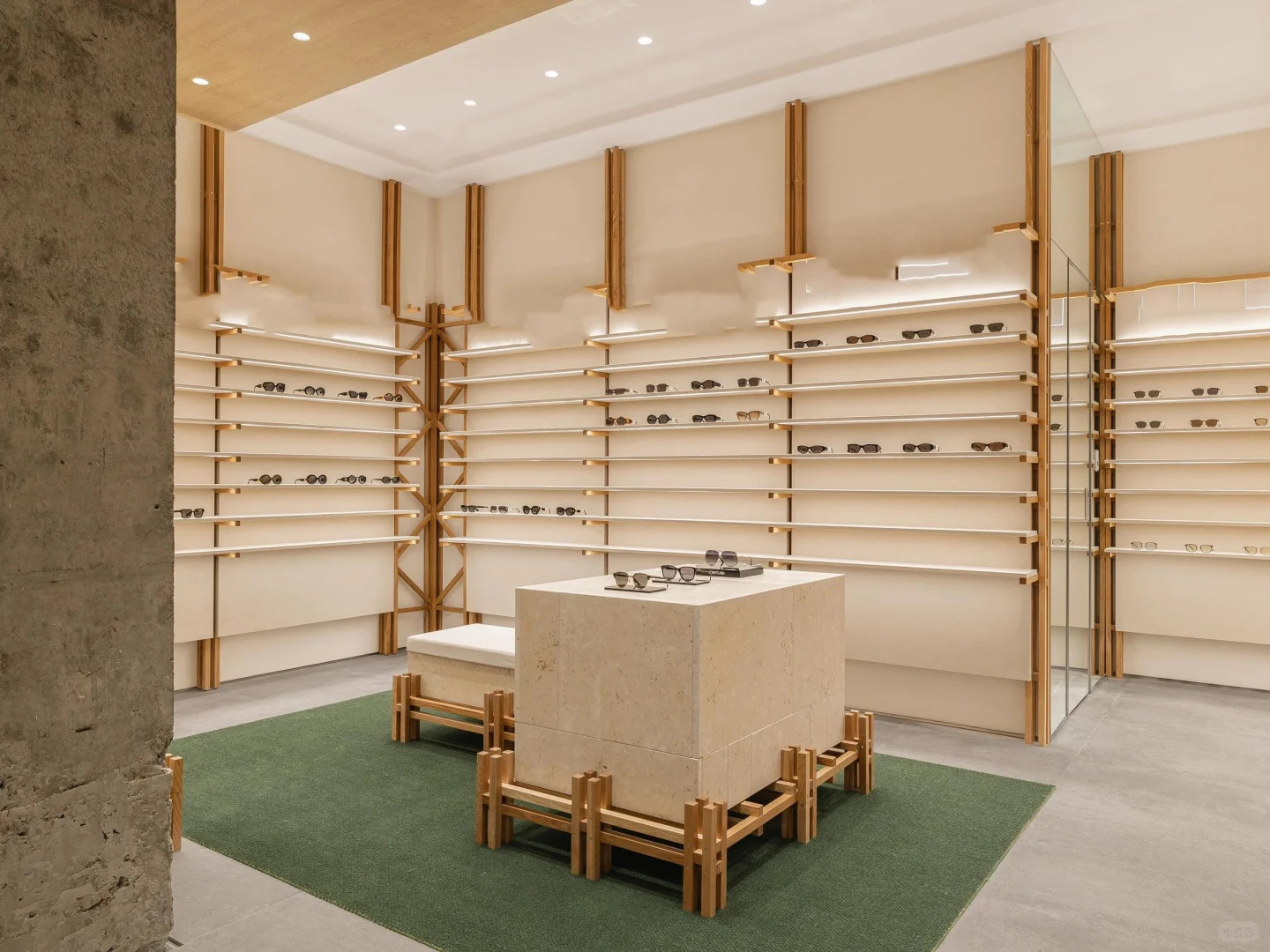 Eyewear & Sunglasses Clear Vision: A Custom Display Stand for Eyewear and Sunglasses (باللغة الإنجليزية)
