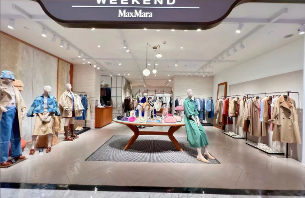 Clothing Display Fixtures: Where Fashion Meets Function (باللغة الإنجليزية)